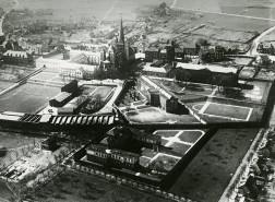 Foto: Eine historische Aufnahme der Abtei Brauweiler aus der Luft.