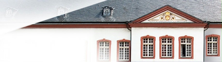 Die Fassade eines Gebäudes ist abgebildet.